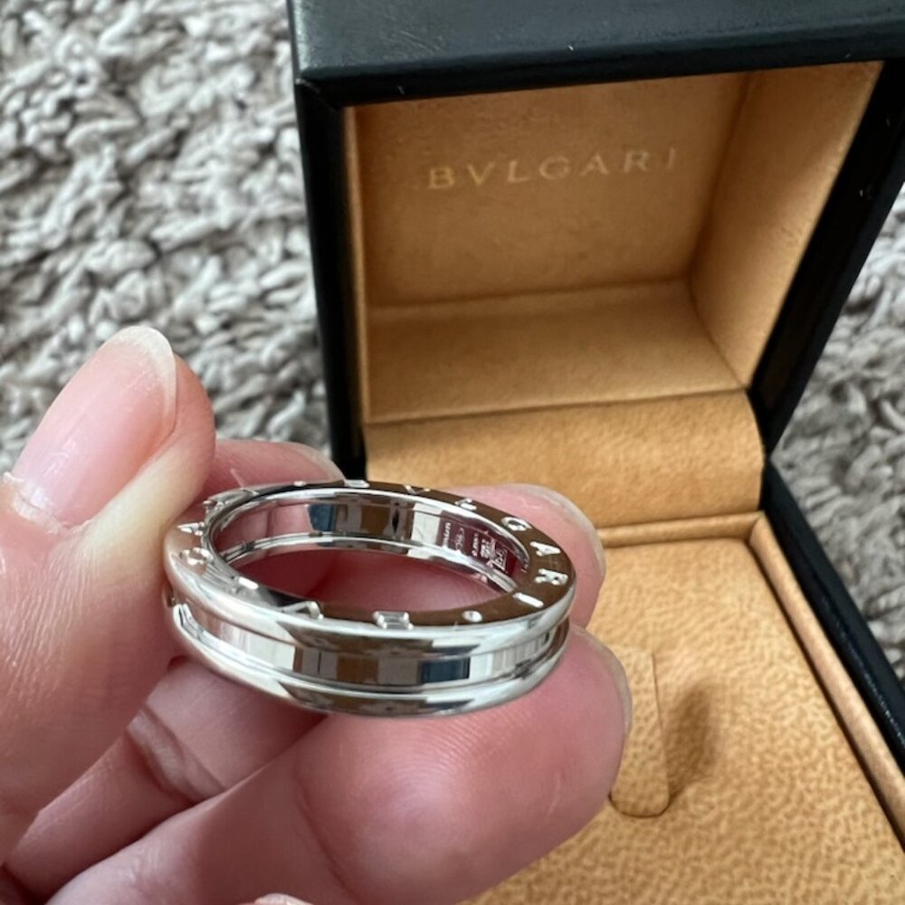 Bvlgari B.Zero 18 Karat White Gold Ring. Size 6. Excellent Condition. Authentic